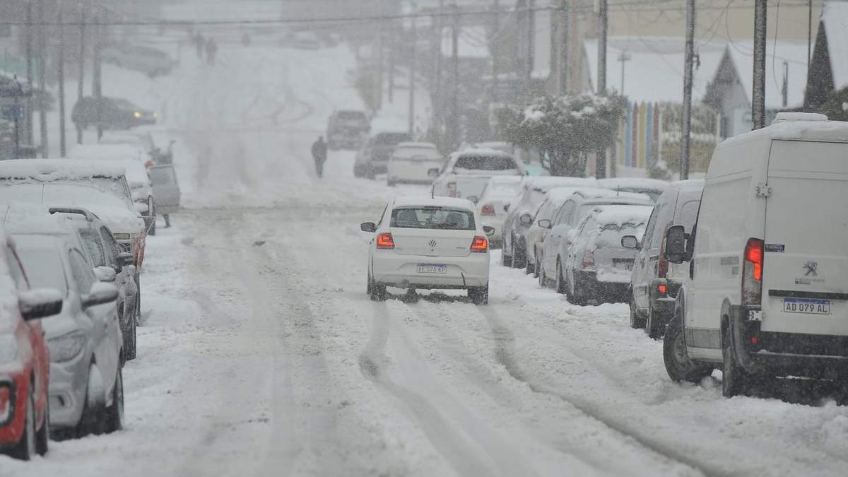 Bariloche atraviesa una intensa nevada. Fuente: (Twitter)