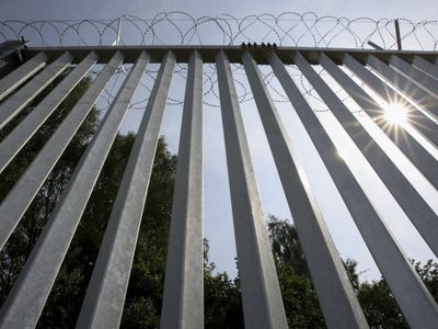 Polonia envía soldados a frontera con Bielorrusia para frenar inmigración