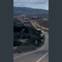 Migrante cruza la valla fronteriza entre Marruecos y España volando en parapente