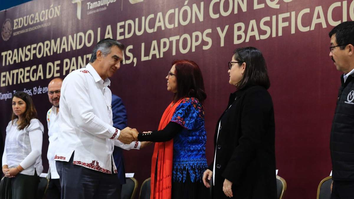 Entregan nombramientos a 3 mil maestros tamaulipecos