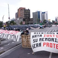 Normalistas de Chiapas bloquean Insurgentes y Reforma; acusan a gobernador