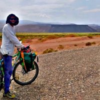 "16 mil kilómetros en bicicleta": Vino desde Colombia, pisó Neuquén y va por más