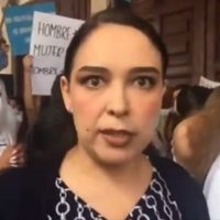 Aparece #LadyMatriz en protesta contra matrimonios igualitarios en Durango