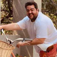 A los besos: Emilia, la hija de Darío Barassi, no se pudo contener y fue furor en la vía pública