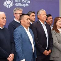 Figueroa acordó con los municipios la descentralización de los nuevos créditos para vivienda