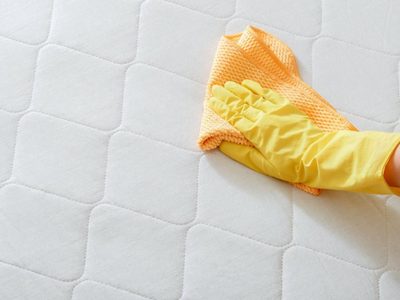La fórmula mágica y secreta de los hoteles para dejar tu colchón impecable y como nuevo