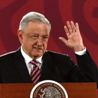 Bajó venta de autos, pero ingresos por turismo, remesas e inversión extranjera 'van como nunca”: AMLO