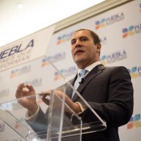 Activistas y políticos promoverán juicio político contra Moreno Valle