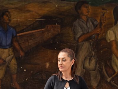 Sheinbaum rechaza visión "elitista" y "discriminatoria" sobre el AIFA y las tlayudas
