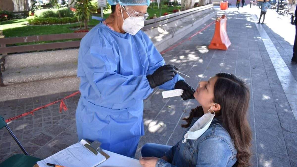 Toma de muestras para detectar el coronavirus.