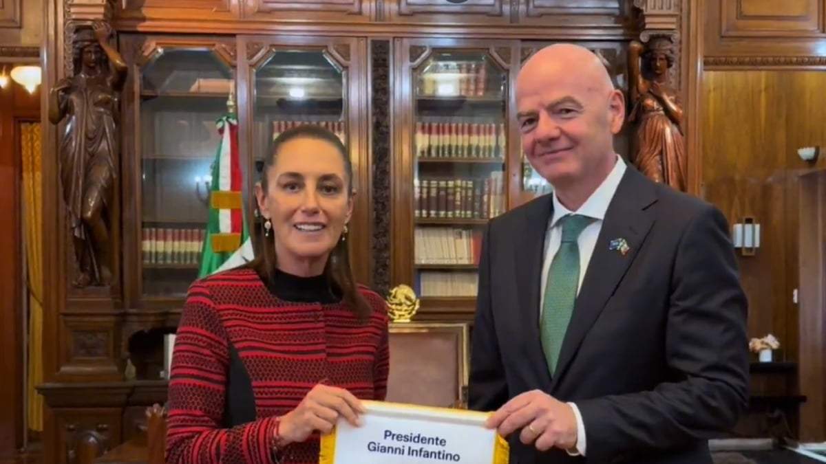 La presidenta Claudia Sheinbaum con Gianni Infantino, presidente de la FIFA
