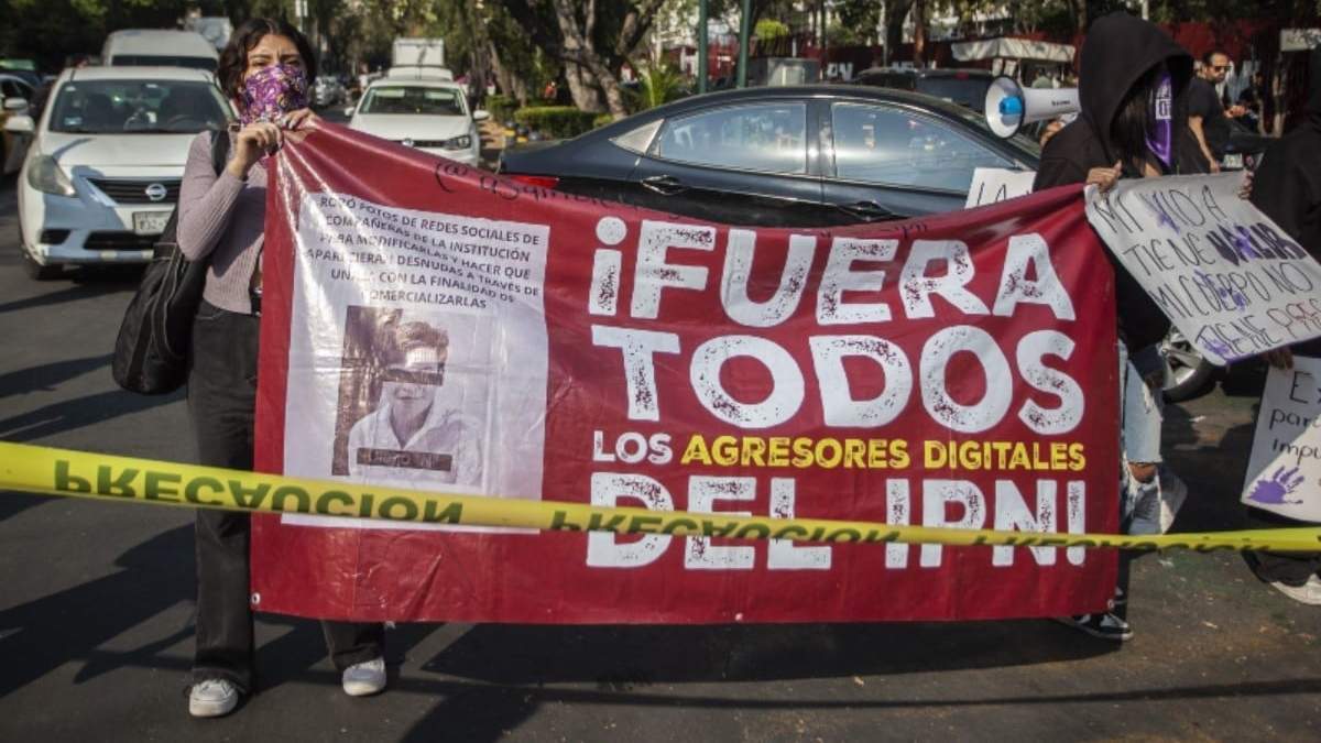 Protesta contra agresores digitales en el IPN