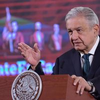 AMLO se deslinda de Morena: la transformación es de ciudadanos, no de un partido