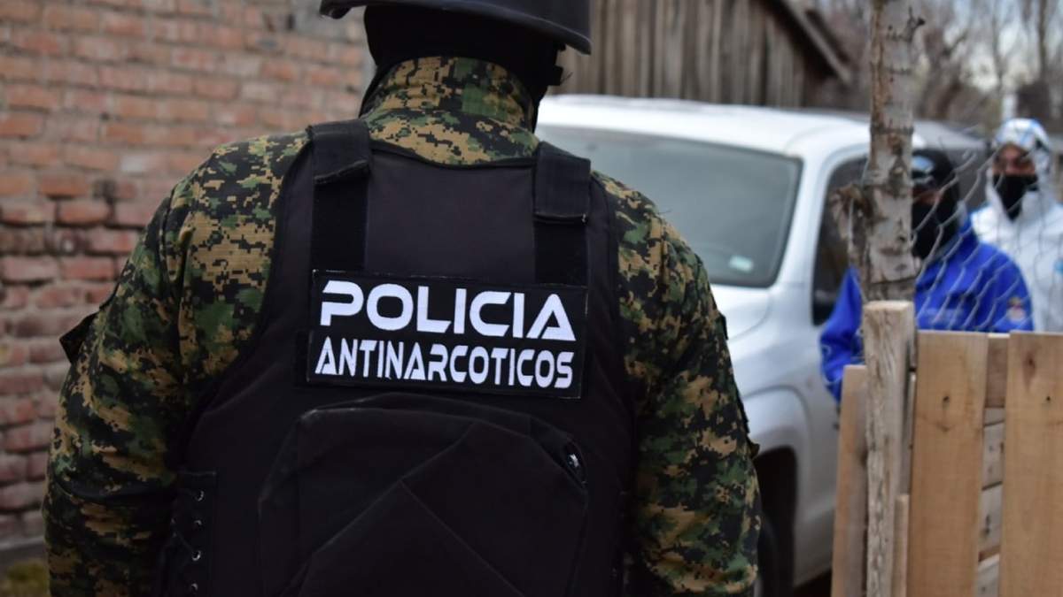 Personal de la División de Antinarcóticos que actuó en los allanamientos en barrio San Lorenzo. Fuente: (Facebook)