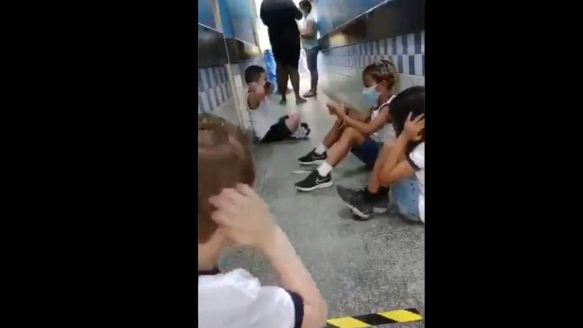 Los estudiantes durante el tiroteo en Río de Janeiro