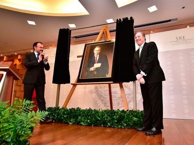Retratos de Meade cuestan al erario cerca de 600 mil pesos