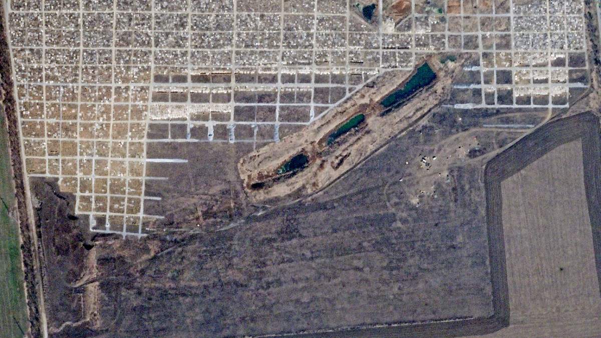 Cementerio en Staryi Krym. Foto del 14 de octubre del 2022 tomada por Planet Labs PBC.