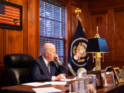 En llamada telefónica, Biden reitera a Putin que no tolerará una invasión a Ucrania