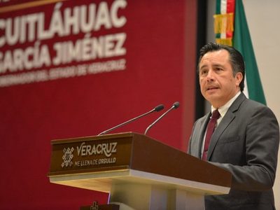 En su primer informe, Cuitláhuac García presume que se acabó la corrupción; oposición revira