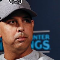 Medias Rojas despiden al manager Alex Cora, implicado en el robo de señales