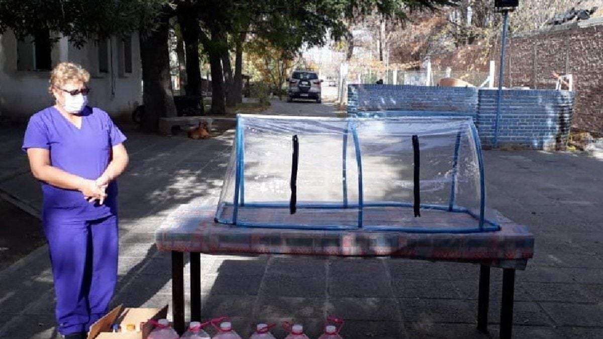 Cámara de aislamiento realizado por dos internos. Fuente: (Twitter)