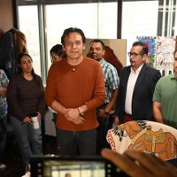 Marx Arriaga se mantiene atrincherado en su oficina de la SEP y lo transmite en vivo