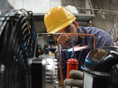 El Gobierno dejará de subsidiar las tarifas de luz a comercios, industrias y pymes
