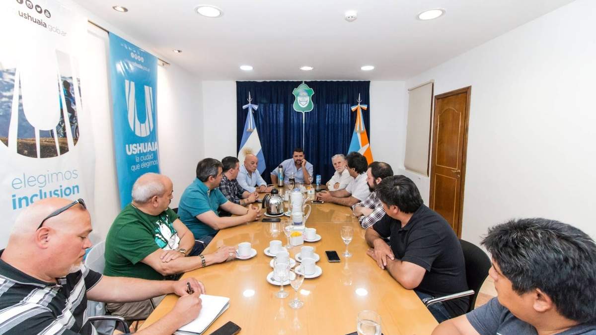 Primer acuerdo entre el gobierno municipal y los gremios antes del inicio de clases. Fuente: (Twitter)