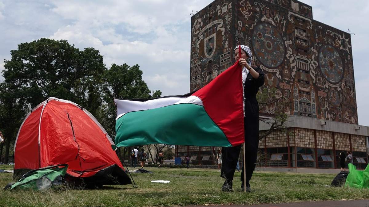 Campamento frente a Rectoría