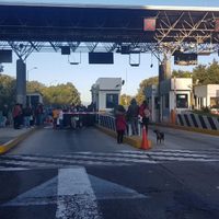 Sindicatos realizan toma de casetas y oficinas gubernamentales en Michoacán