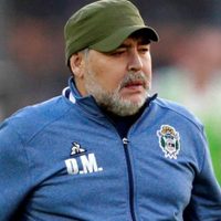 Según Jorge Rial, le están robando a Diego Maradona: qué hacen con sus camisetas