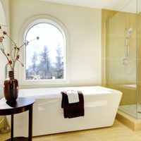 En 2 pasos: el truco de limpieza para que la mampara del baño quede impecable