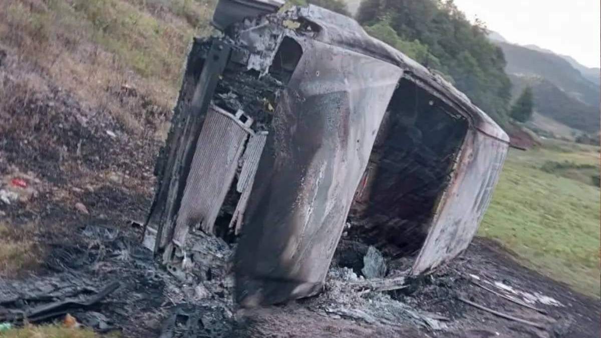 El síndico de San Martín Itunyoso, su esposa e hija fueron incinerados en el vehículo en que viajaban