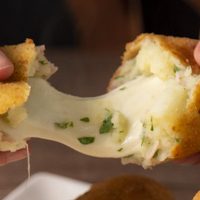 Bastones de queso: llevá a otro nivel tus picadas con esta receta que es un 10 y todos van a amar