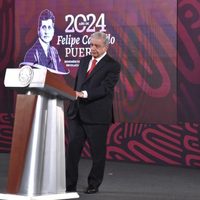 El INE debería de investigar la “guerra sucia” en redes sociales en mi contra: AMLO