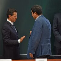 Javier Corral entrega documento a Peña Nieto que tendría información del caso Miroslava