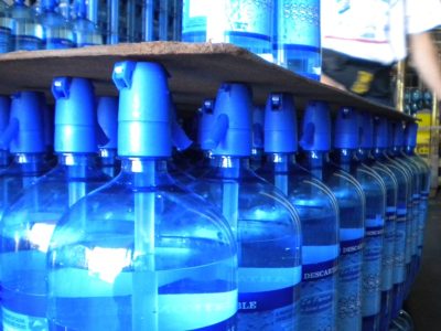 Si tenés sifones de soda vacíos, mirá el increíble uso que les podés dar y quizá ni sabías