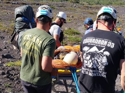 Rescataron a una mujer que se lastimó el tobillo cuando descendía del Lanín