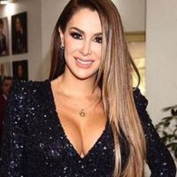 ¡Prohibido parpadear! Ninel Conde se metió en una prenda diminuta y su escote ¡deja mucho para ver!