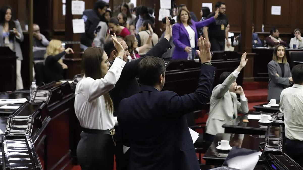 Congreso del Estado de Michoacán aprueba la tipificación de la apología al delito, en medio de protestas de periodistas que denuncian la reforma como una amenaza a la libertad de expresió