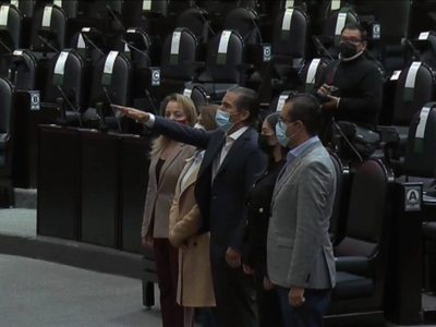 El esposo de Galilea Montijo toma protesta como diputado federal