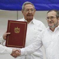 Gobierno y FARC firman acuerdo que pone fin a la guerra en Colombia