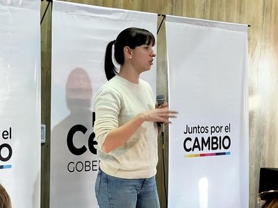 Leticia Esteves se suma a las filas de Rolando Figueroa