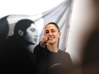 Sheinbaum celebra que Banxico baje la tasa de interés