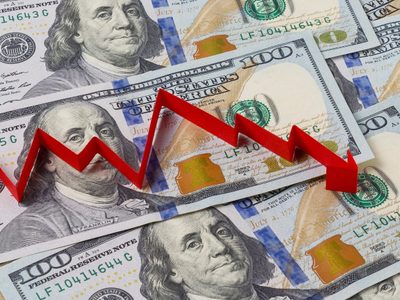 El dólar blue sigue cayendo, y así cotiza este martes