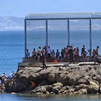 Más de 6 mil migrantes marroquíes ingresan de manera irregular a la ciudad española de Ceuta
