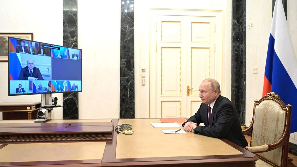 El presidente Vladimir Putin, en reunión con los miembros permanentes del Consejo de Seguridad