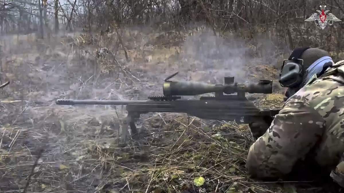 Un soldado ruso en una zona no divulgada, en esta foto tomada de video entregado por el Servicio de Prensa del Ministerio de Defensa de Rusia el 11 de enero del 2025
