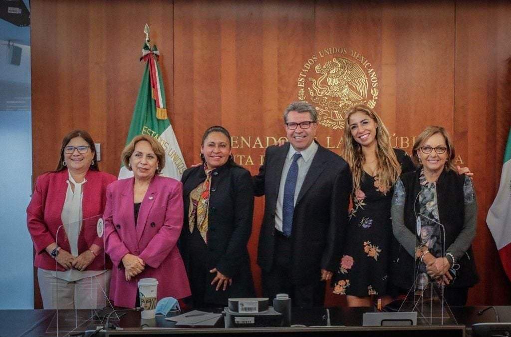 Monreal se reunió en privado con las cinco aspirantes de Morena