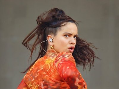 Rosalía renovó su look y realizó una revelación inesperada. ¿Con quién es su próxima colaboración?